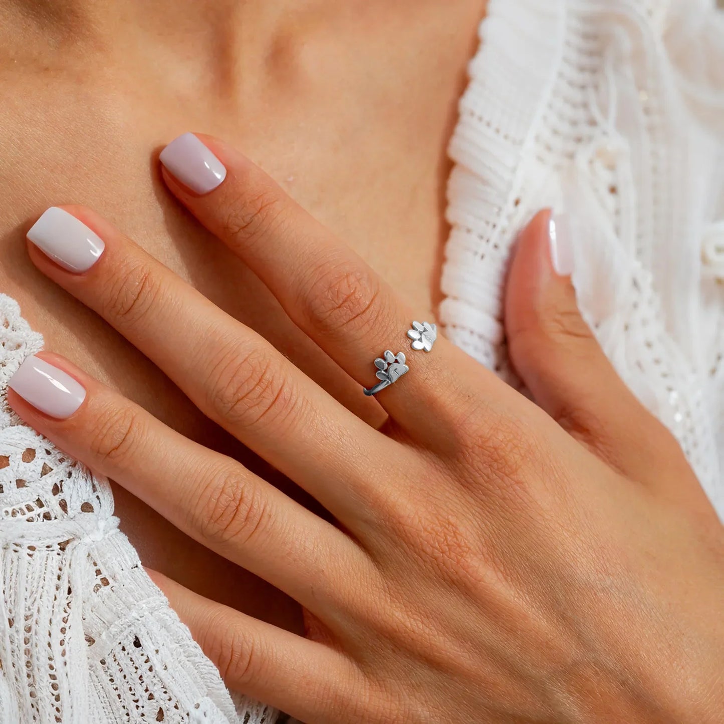 Anillo personalizado con inicial de mascota