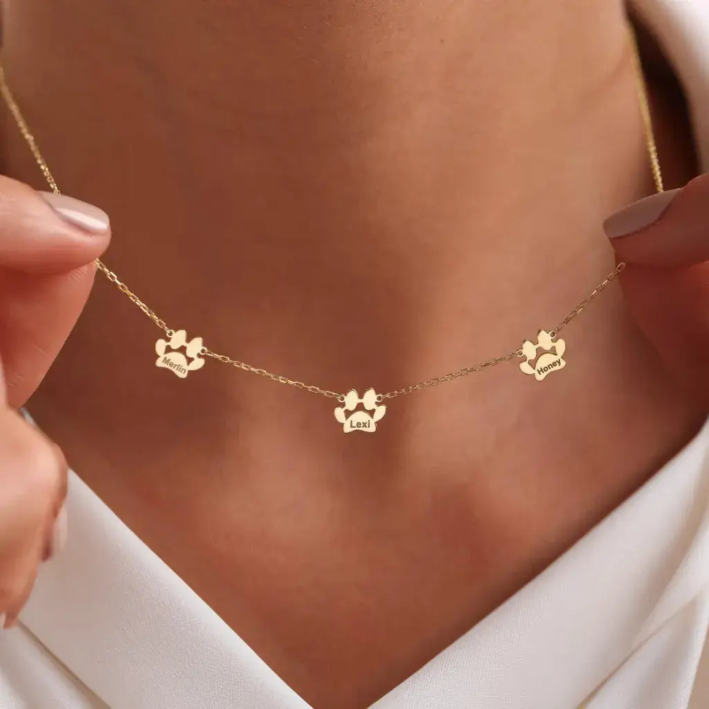 Collar personalizado con nombre y huellas separadas