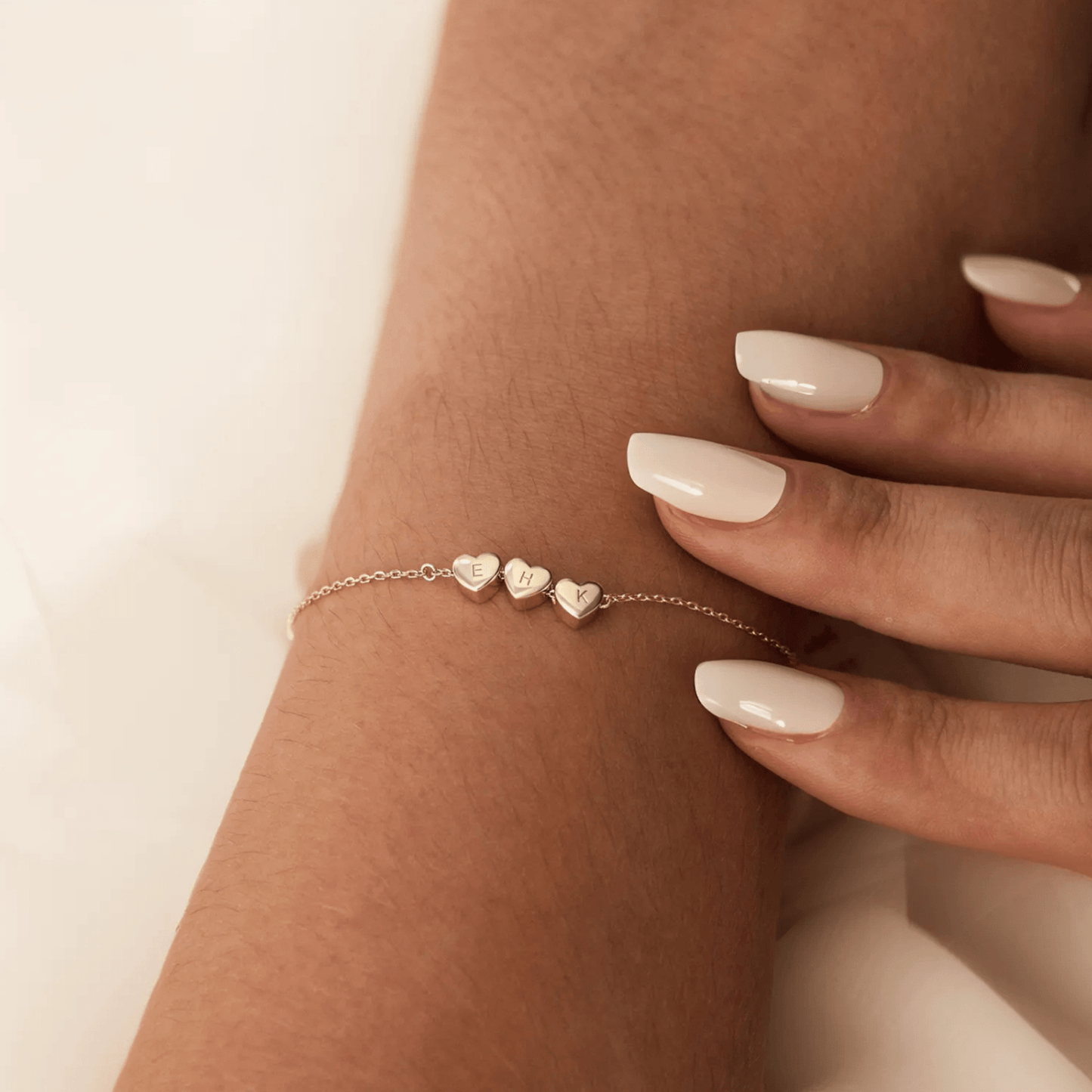 Pulsera personalizada con inicial y corazón