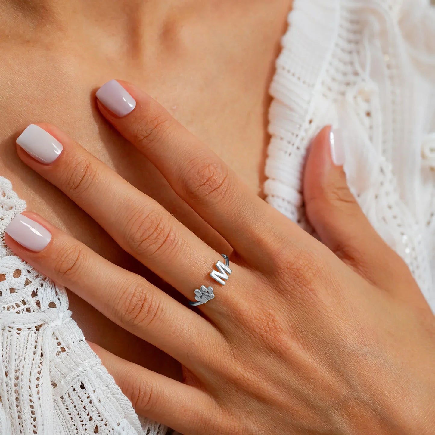 Anillo personalizado con inicial de mascota